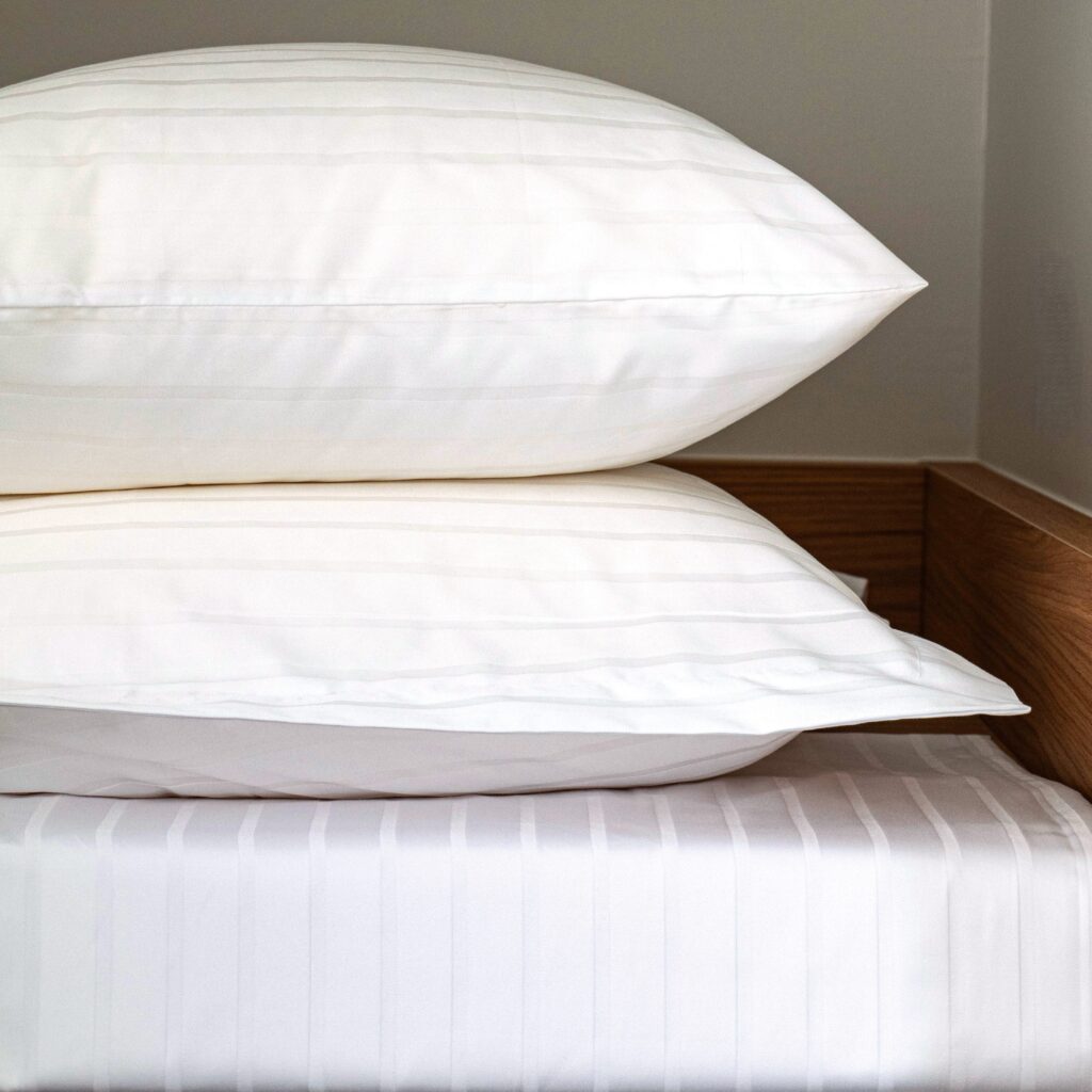 Linge De Lit Bandes Satin Come Hotel Professionnel Linvosges Hotellerie