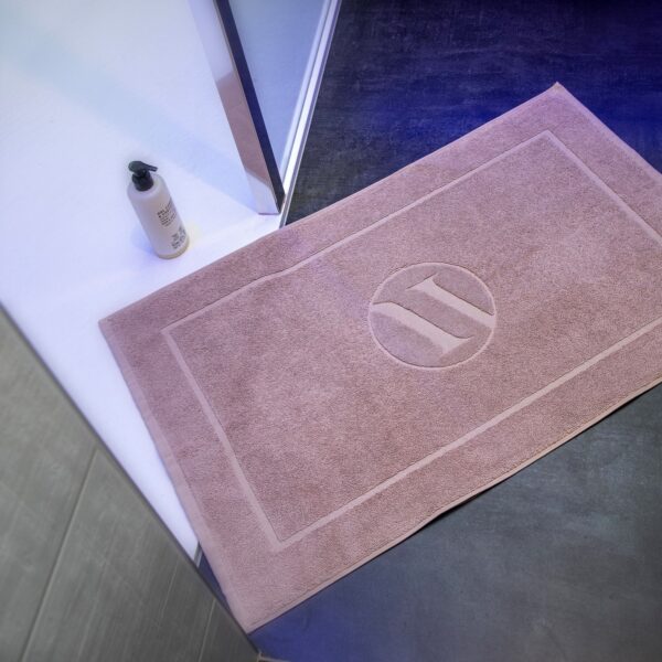 Tapis De Bain Tendance Eponge Taupe 750 Grs M2 Hotel Professionnel Linvosges Hotellerie Hôtel Professionnel